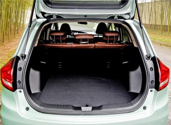 杰德 2017款 210TURBO CVT豪华版 5座 车厢座椅   后备厢