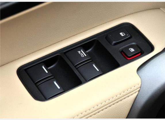 本田CR-V 2010款 2.4L 自动四驱豪华版 车厢座椅   门窗控制