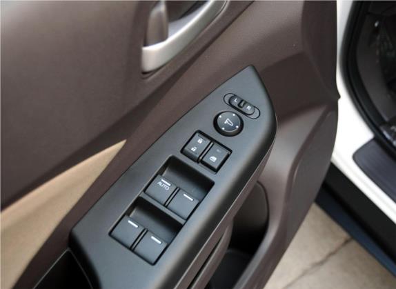 本田CR-V 2012款 2.0L 两驱都市版 车厢座椅   门窗控制