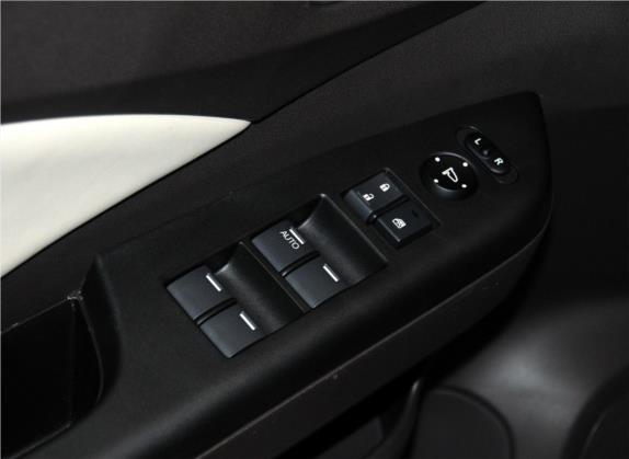 本田CR-V 2013款 2.0L 两驱经典版 车厢座椅   门窗控制