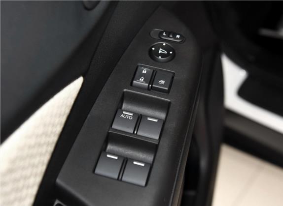 本田CR-V 2015款 2.0L 两驱风尚版 车厢座椅   门窗控制