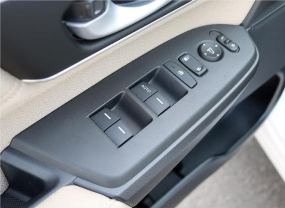 本田CR-V 2019款 240TURBO 手动两驱经典版 国V 车厢座椅   门窗控制