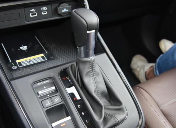 2023款 240TURBO 两驱智领版 5座 中控类   挡把