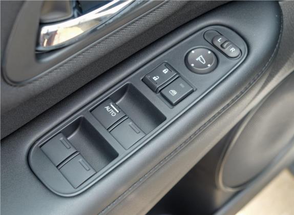 本田XR-V 2019款 1.5L 手动经典版 国V 车厢座椅   门窗控制