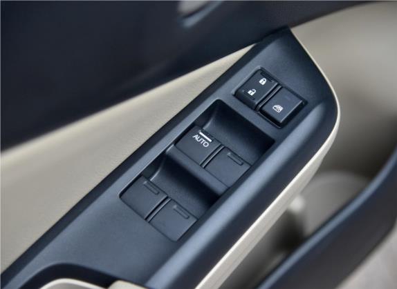 哥瑞 2016款 1.5L CVT豪华版 车厢座椅   门窗控制