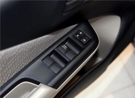 哥瑞 2016款 1.5L CVT经典版 车厢座椅   门窗控制