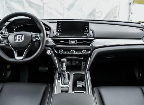 英仕派 2019款 260TURBO 精致版 国VI 中控类   中控台