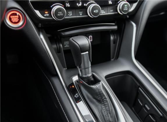 英仕派 2019款 260TURBO 精致版 国VI 中控类   挡把