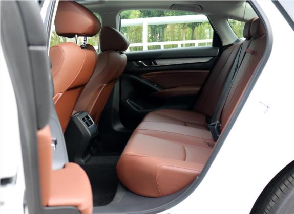 英仕派 2019款 锐·混动 2.0L 净雅版 国VI 车厢座椅   后排空间