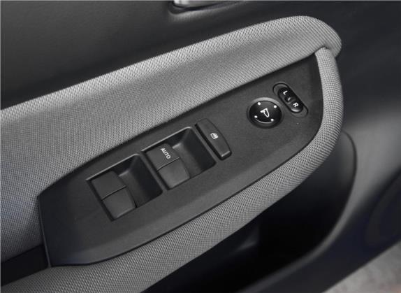 LIFE 2021款 1.5L CVT SPORT心动版 车厢座椅   门窗控制