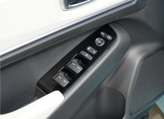本田e:NS1 2022款 e动版 车厢座椅   门窗控制