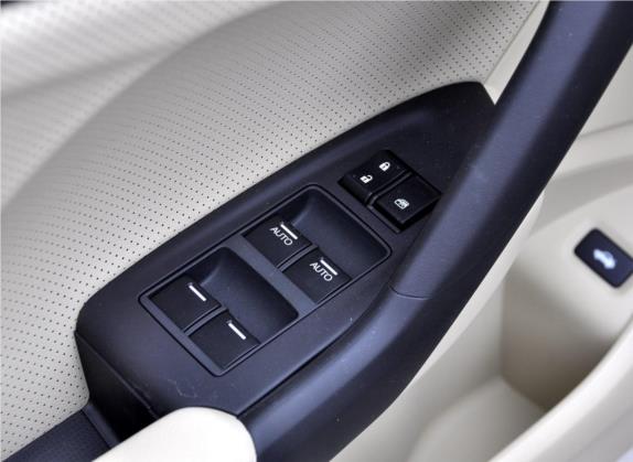 思铂睿 2013款 2.0L 豪华版 车厢座椅   门窗控制