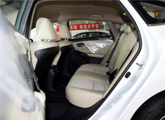 思铂睿 2015款 2.0L 豪华版 车厢座椅   后排空间