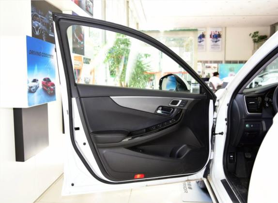思铂睿 2015款 2.0L 典藏版 车厢座椅   前门板