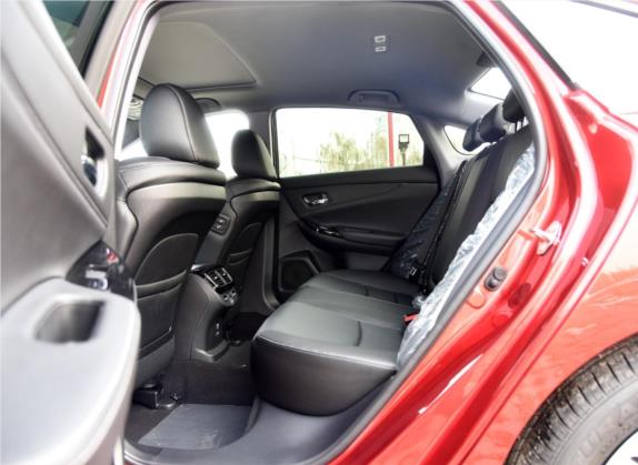 思铂睿 2015款 2.4L 尊耀版 车厢座椅   后排空间