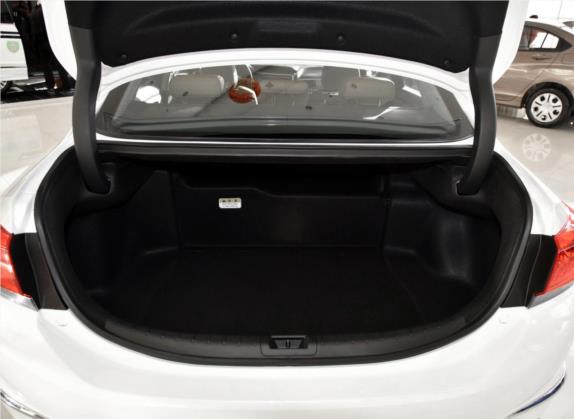 思铂睿 2017款 混动 2.0L 净驰版 车厢座椅   后备厢