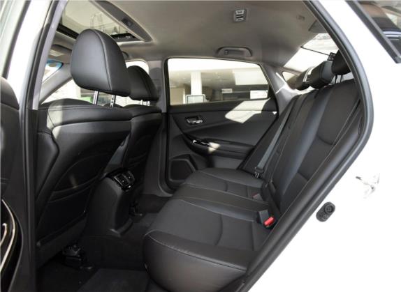 思铂睿 2017款 2.0L 舒适版 车厢座椅   后排空间