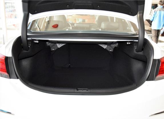 思铂睿 2017款 2.0L 舒适版 车厢座椅   后备厢
