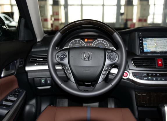 歌诗图 2014款 3.0L AWD尊贵导航版 中控类   驾驶位