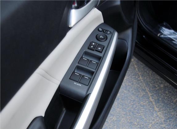歌诗图 2014款 2.4L 豪华导航版 车厢座椅   门窗控制