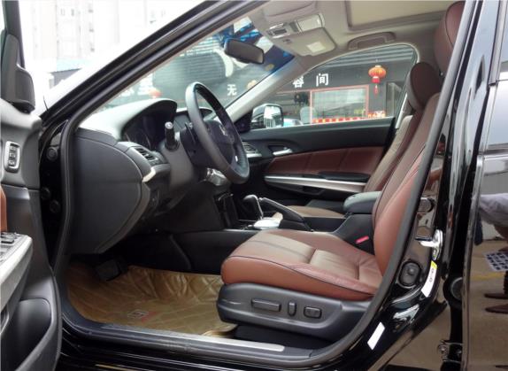 歌诗图 2014款 3.0L AWD尊贵版 车厢座椅   前排空间