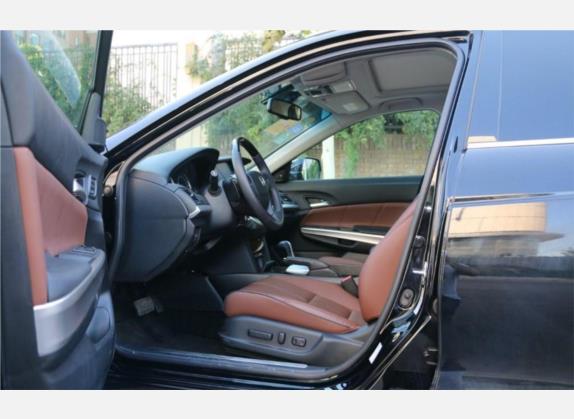 歌诗图 2016款 3.0L AWD尊贵导航版 车厢座椅   前排空间