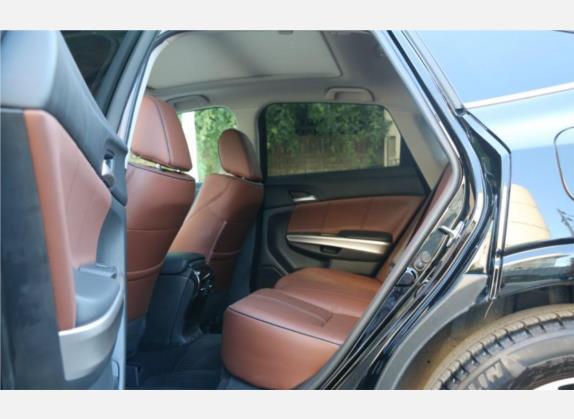 歌诗图 2016款 3.0L AWD尊贵导航版 车厢座椅   后排空间