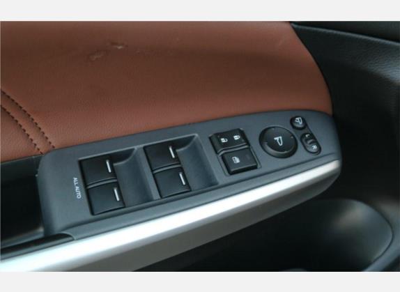 歌诗图 2016款 3.0L AWD尊贵导航版 车厢座椅   门窗控制