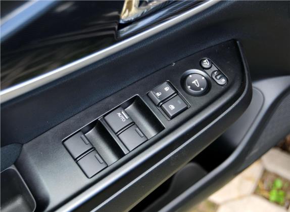 凌派 2013款 1.8L 自动旗舰版 车厢座椅   门窗控制