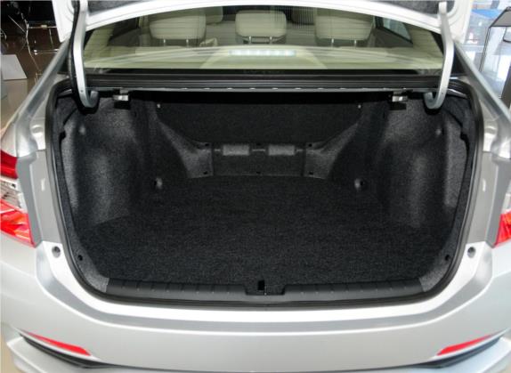 凌派 2013款 1.8L 自动舒适版 车厢座椅   后备厢