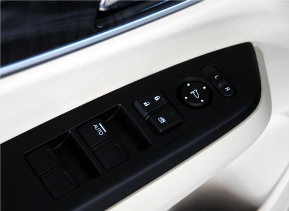 凌派 2013款 1.8L 自动舒适版 车厢座椅   门窗控制