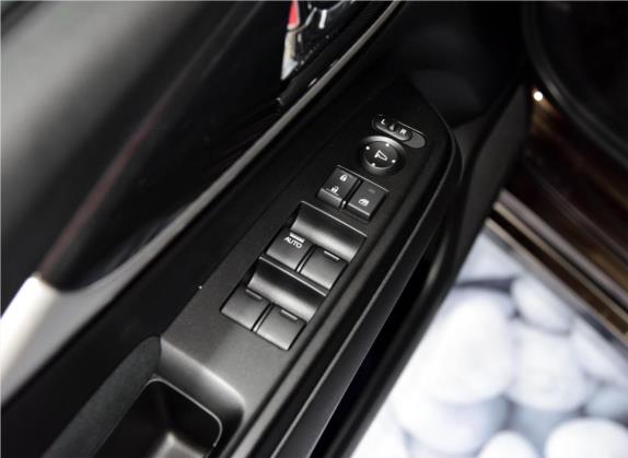 凌派 2015款 1.8L 手动舒适版 车厢座椅   门窗控制