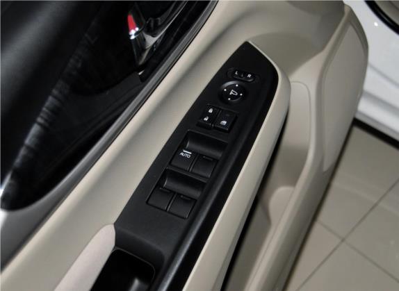 凌派 2015款 1.8L 自动舒适版 车厢座椅   门窗控制
