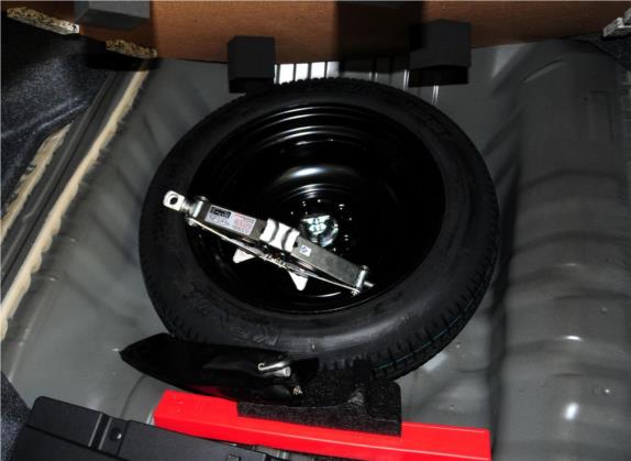 凌派 2015款 1.8L 自动豪华版 其他细节类   备胎