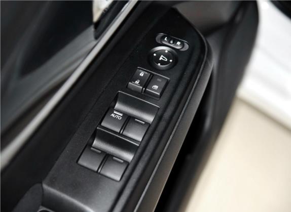 凌派 2015款 1.8L 自动超配限量版 车厢座椅   门窗控制