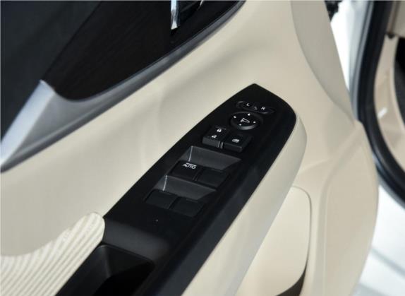 凌派 2016款 1.8L 手动舒适版 车厢座椅   门窗控制