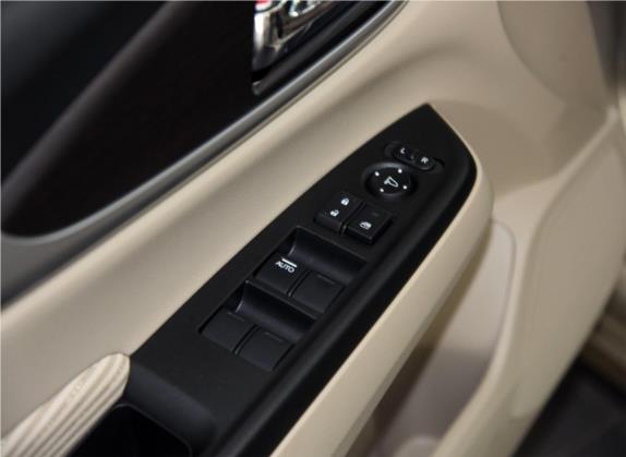 凌派 2016款 1.8L CVT舒适版 车厢座椅   门窗控制