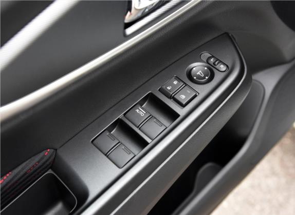 凌派 2017款 1.8L CVT豪华特装版 车厢座椅   门窗控制