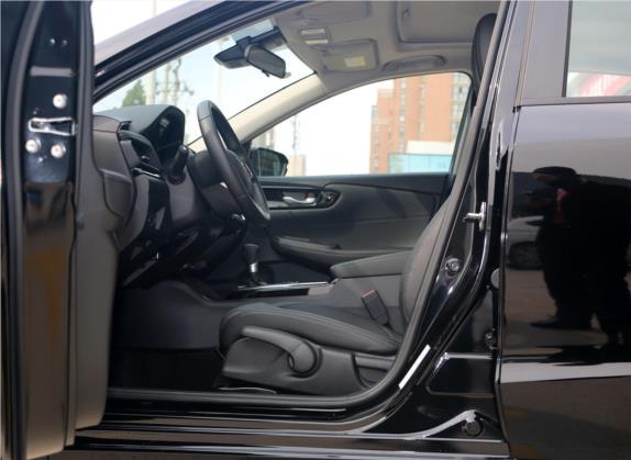 凌派 2019款 180Turbo CVT领先版 国V 车厢座椅   前排空间