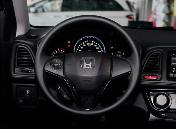 缤智 2015款 1.5L 手动两驱舒适型 中控类   驾驶位