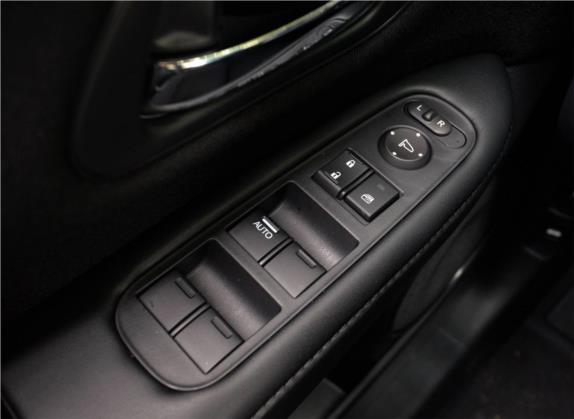 缤智 2015款 1.5L CVT两驱舒适型 车厢座椅   门窗控制