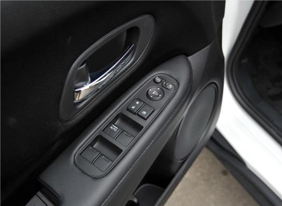 缤智 2016款 1.8L CVT两驱先锋型 车厢座椅   门窗控制