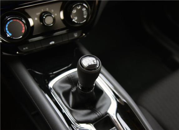 缤智 2017款 1.5L 手动两驱舒适型 中控类   挡把