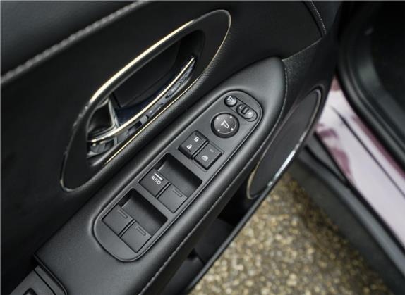 缤智 2019款 220 TURBO CVT旗舰版 国VI 车厢座椅   门窗控制