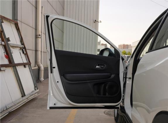 缤智 2020款 1.5L CVT精英版 车厢座椅   前门板