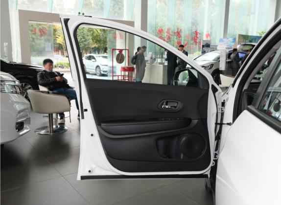 缤智 2020款 1.5L 手动舒适版 车厢座椅   前门板