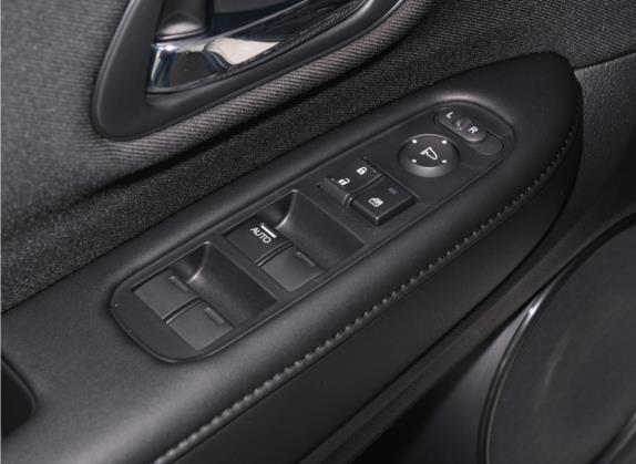缤智 2020款 1.5L 手动舒适版 车厢座椅   门窗控制