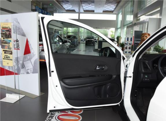 缤智 2020款 1.5L CVT先锋版 车厢座椅   前门板