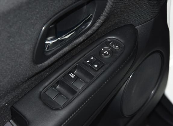 缤智 2020款 1.5L CVT先锋版 车厢座椅   门窗控制