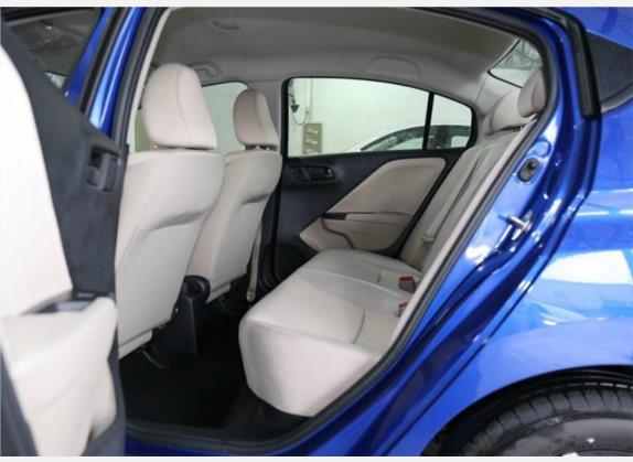 锋范 2015款 1.5L 手动进取版 车厢座椅   后排空间